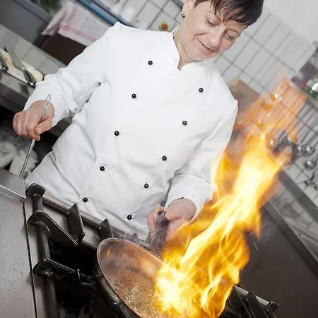 Zirbenhof イン インナークレームス